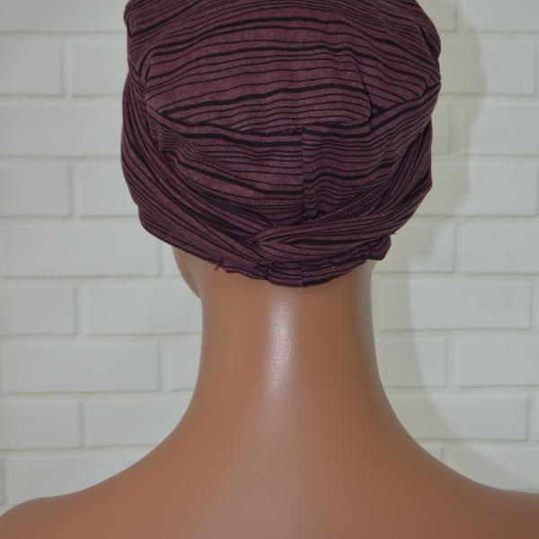 Handgemaakte chemo muts Brina aubergine en camel maat M