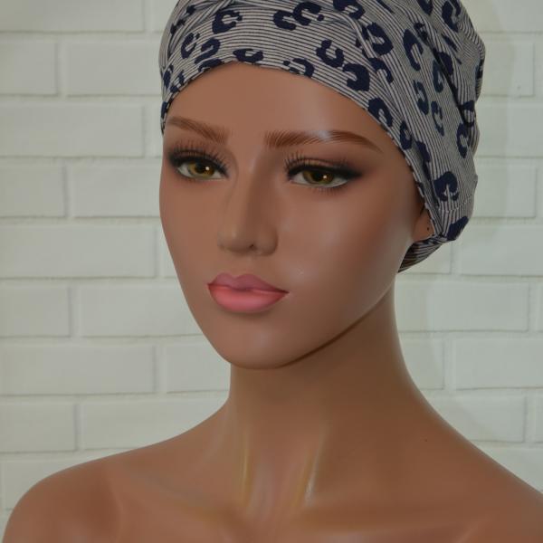 Handgemaakte chemo muts Brina wit blauw/wit zwart maat L