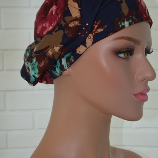 Handgemaakte chemo muts Barbara maat S donker blauw met bloemen