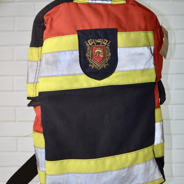 Stoere handgemaakte brandweertas of rugtas met rode details