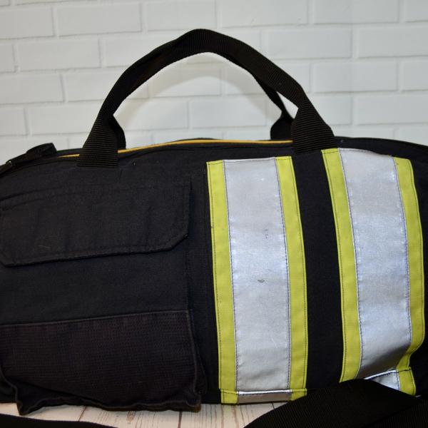 Stoere handgemaakte brandweertas met grijze striping en gele details