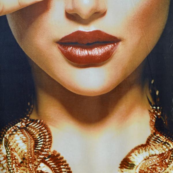 Wandkleed met fotoprint Cleopatra Velvet Gold